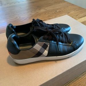 MENS BURBERRY SNEAKERS SIZE 43 (9.5-10 US)